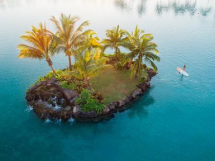 Small island in the Duke Kahanamoku Lagoon